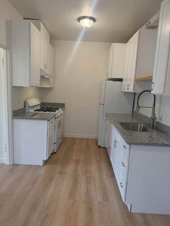 51 Maple St - Photo 4 of 7