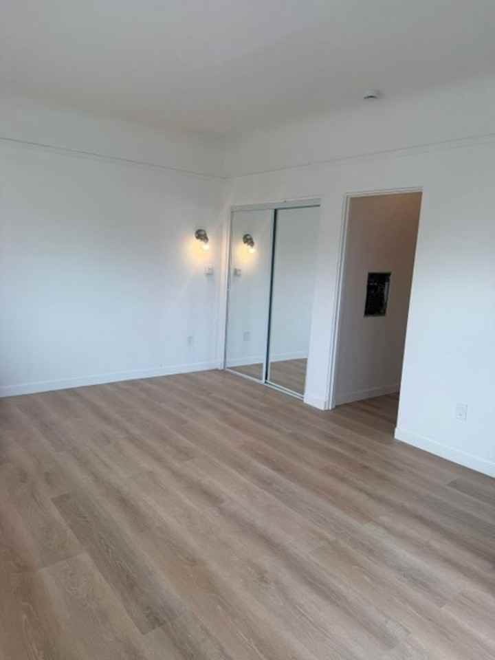 51 Maple St - Photo 5 of 7