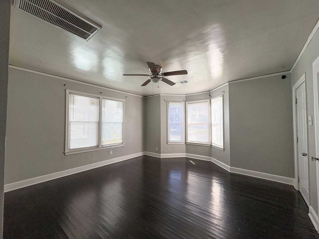 2390 Forest Ave - Photo 3 of 16