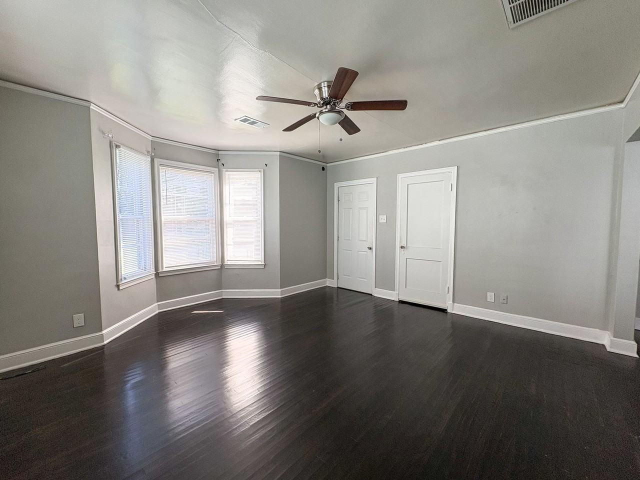 2390 Forest Ave - Photo 4 of 16