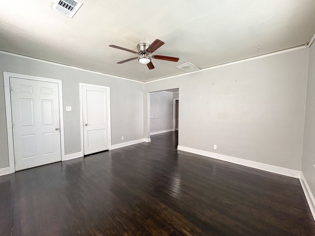 2390 Forest Ave - Photo 5 of 16