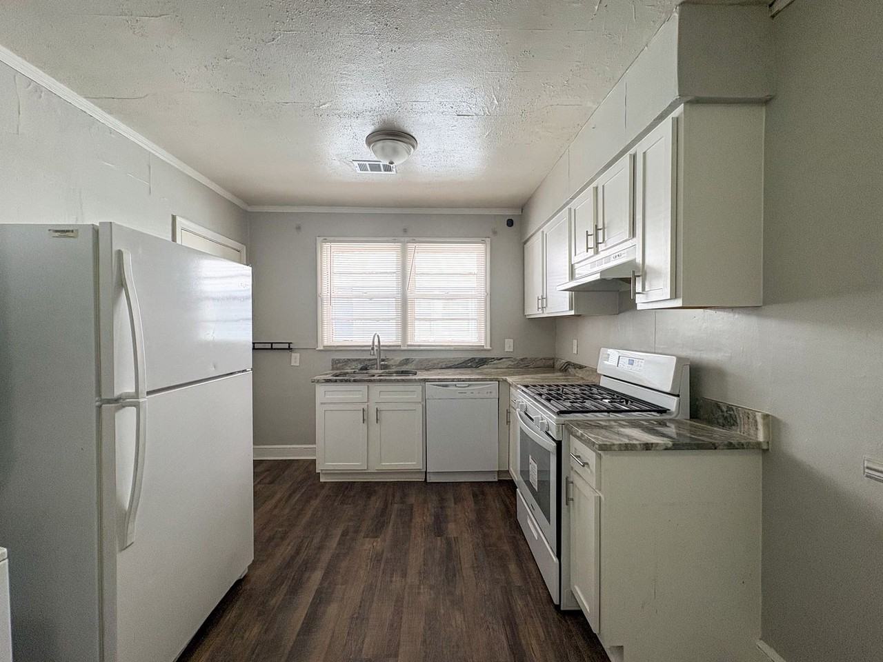 2390 Forest Ave - Photo 6 of 16