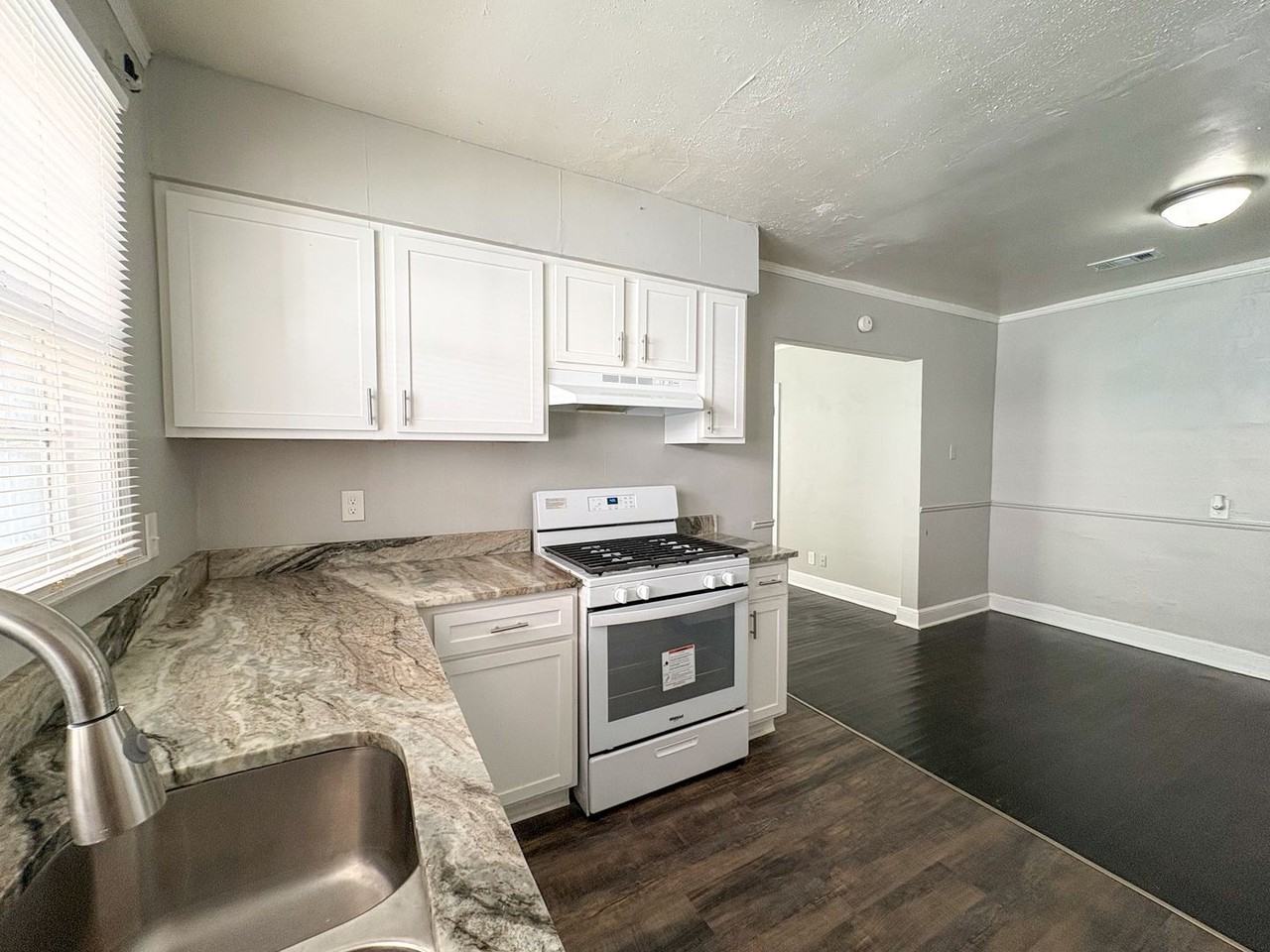 2390 Forest Ave - Photo 7 of 16