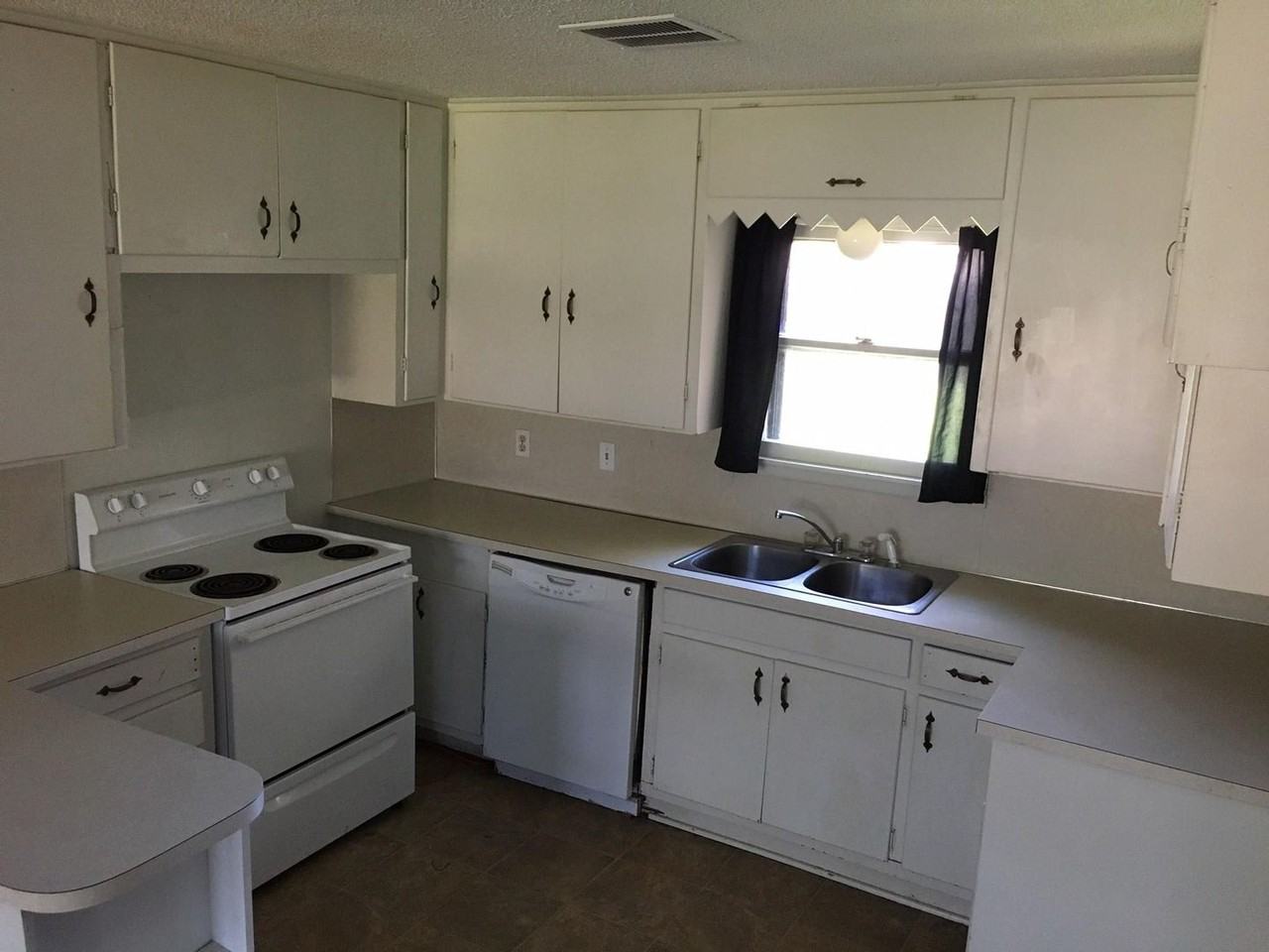 1425 Mimosa Dr - Photo 2 of 5