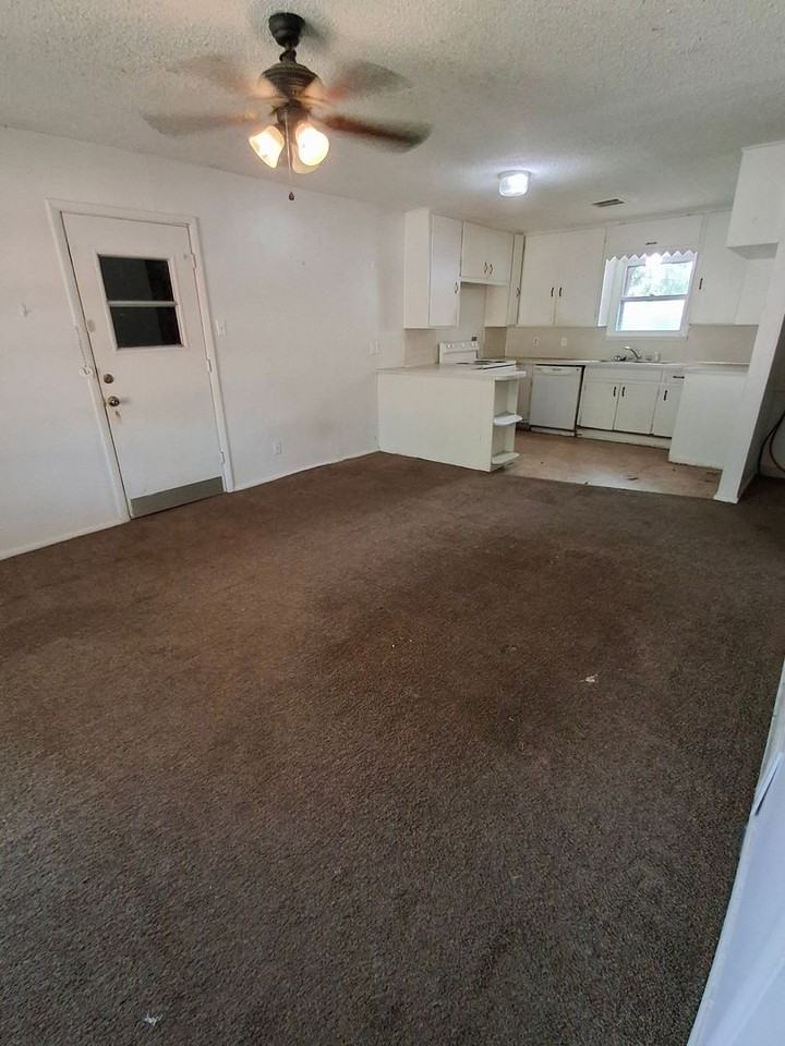 1425 Mimosa Dr - Photo 3 of 5