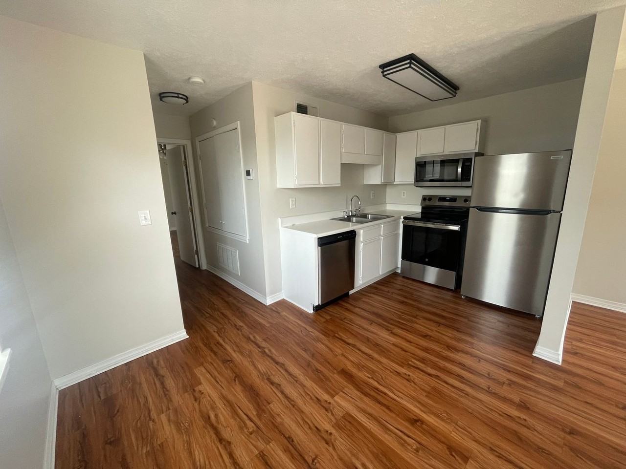 575 Dexter Dr - Photo 4 of 10