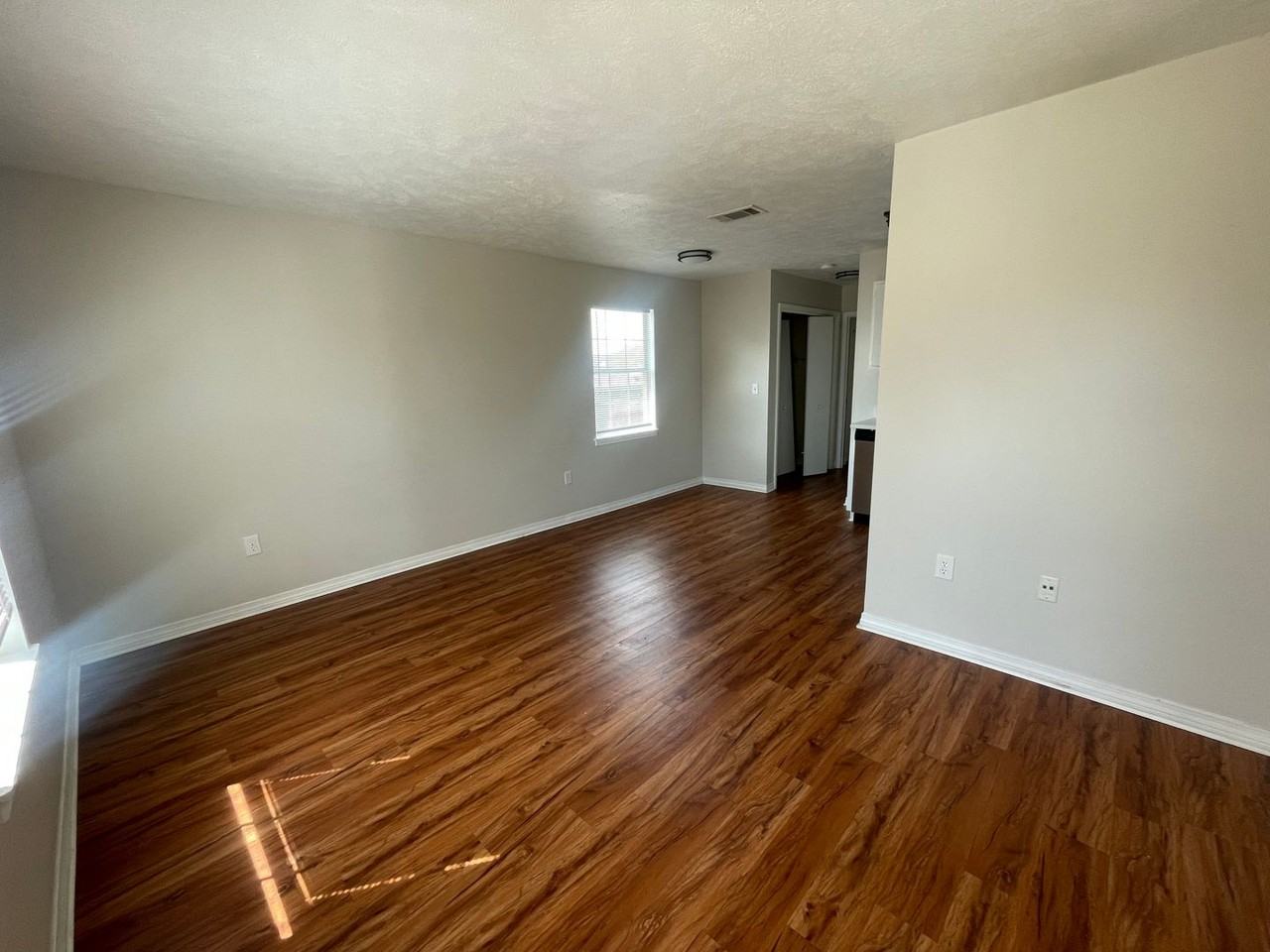 575 Dexter Dr - Photo 6 of 10
