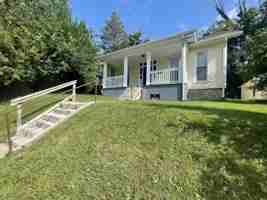 featured image of 217 E 10th St
