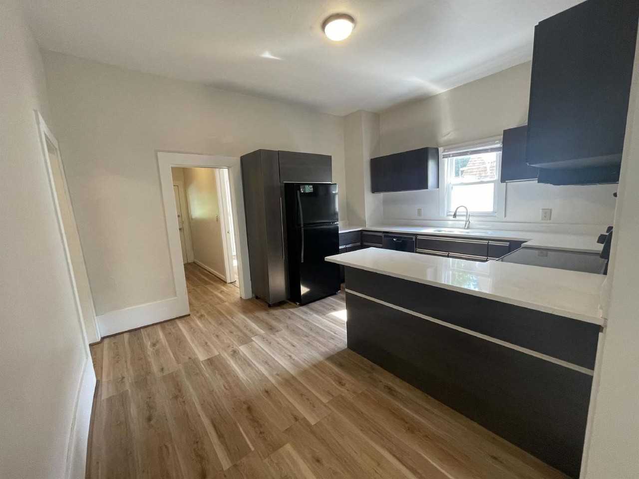 217 E 10th St - Photo 3 of 26