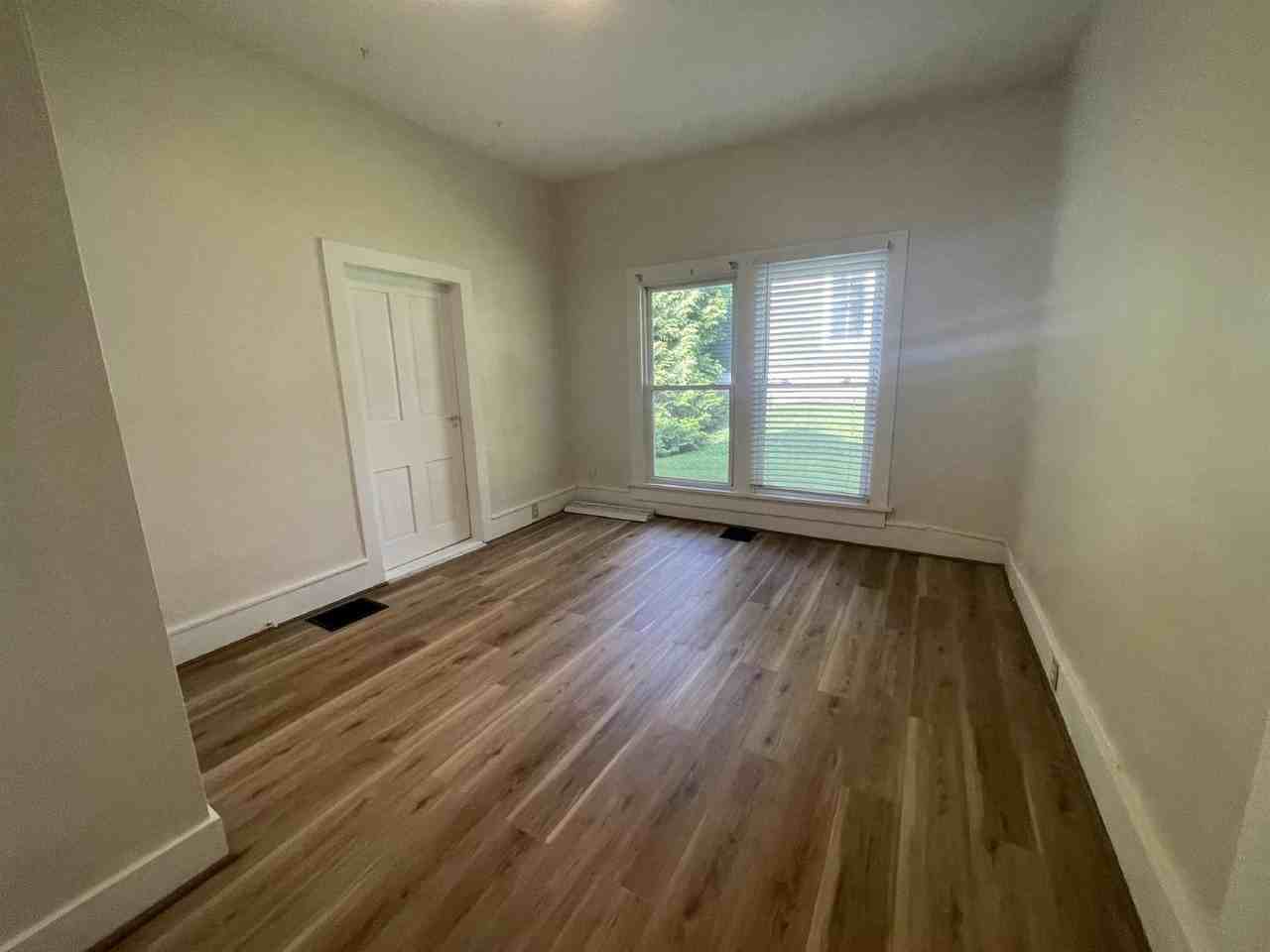 217 E 10th St - Photo 5 of 26