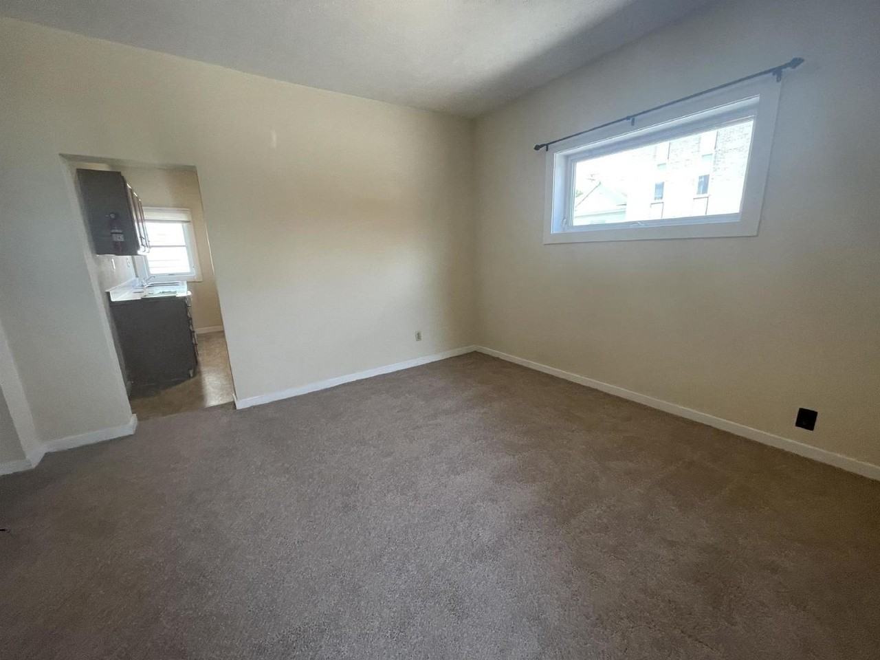 322 E 10th St - Photo 2 of 37