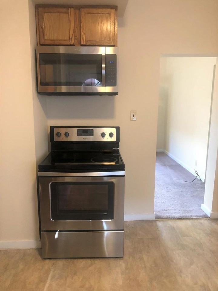 322 E 10th St - Photo 5 of 37