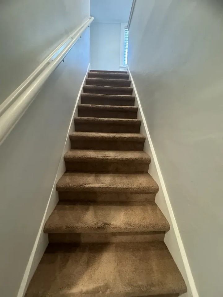 412 E 9th St - Photo 2 of 34