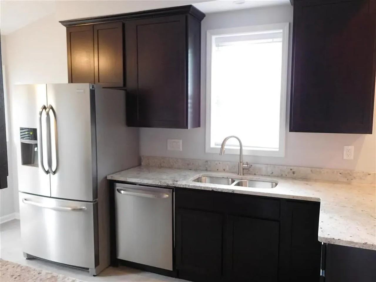 412 E 9th St - Photo 3 of 34