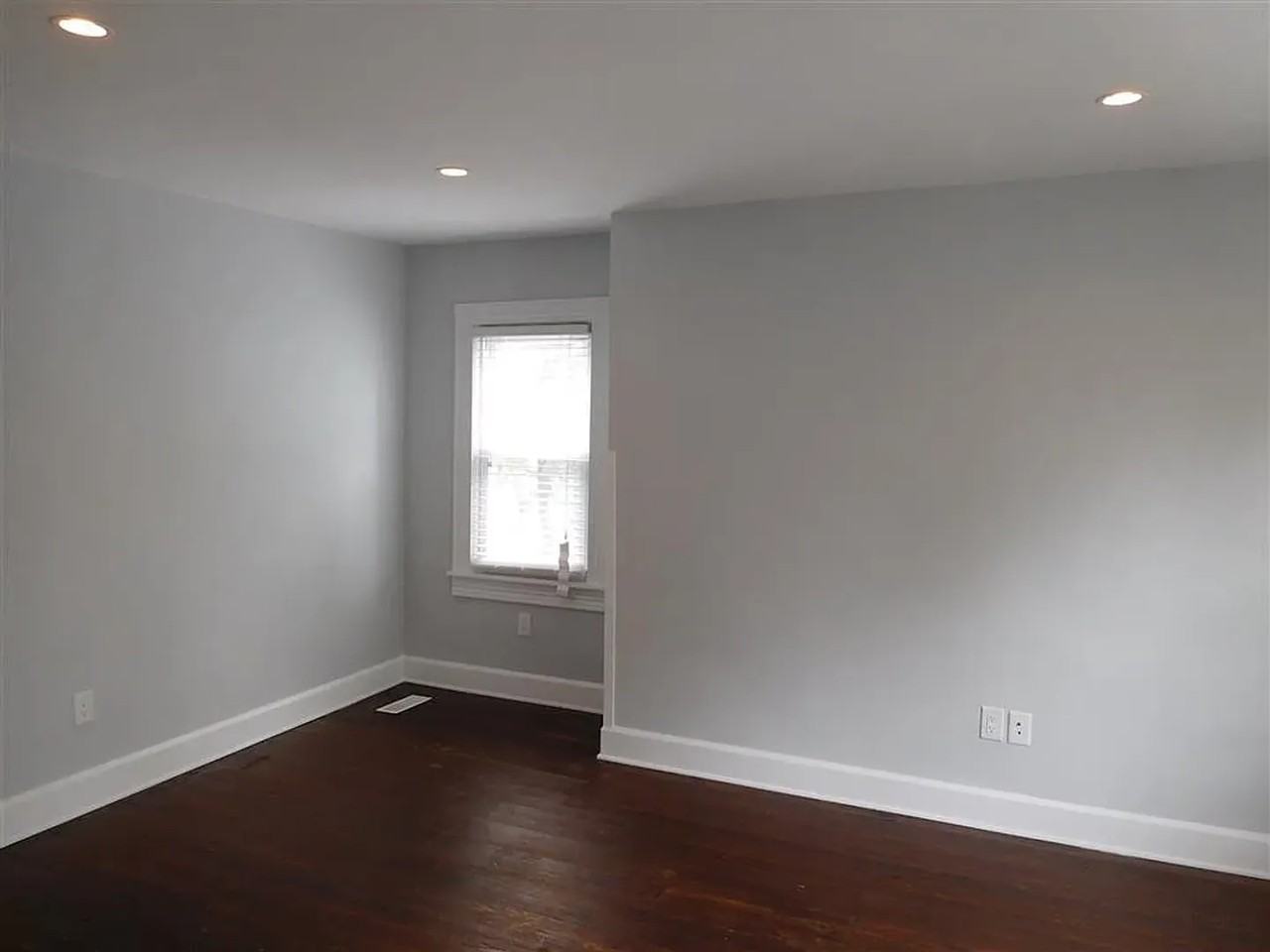 412 E 9th St - Photo 5 of 34
