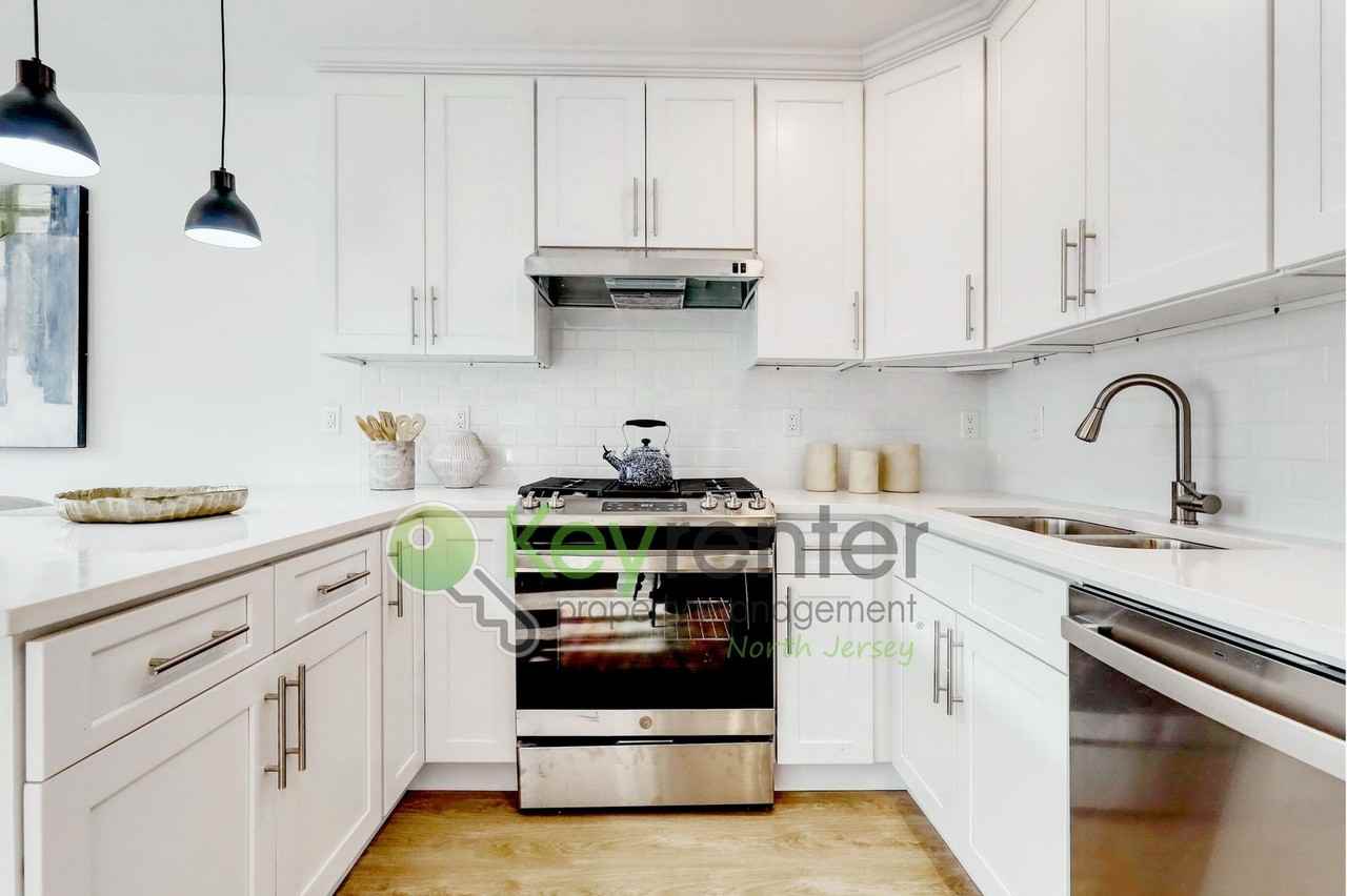 176 Pennington Ave - Photo 4 of 27