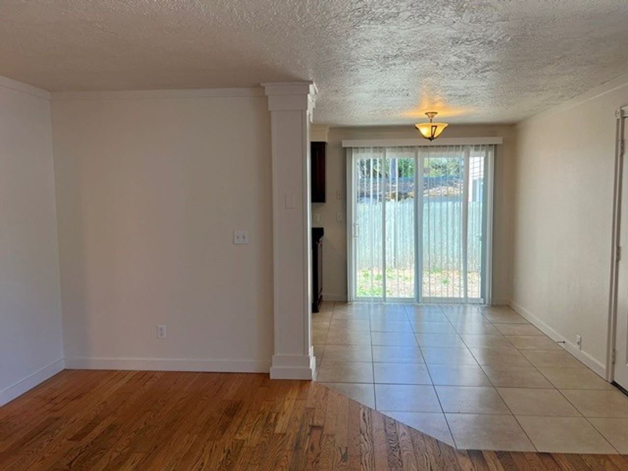 1274 E Santiam St - Photo 3 of 29