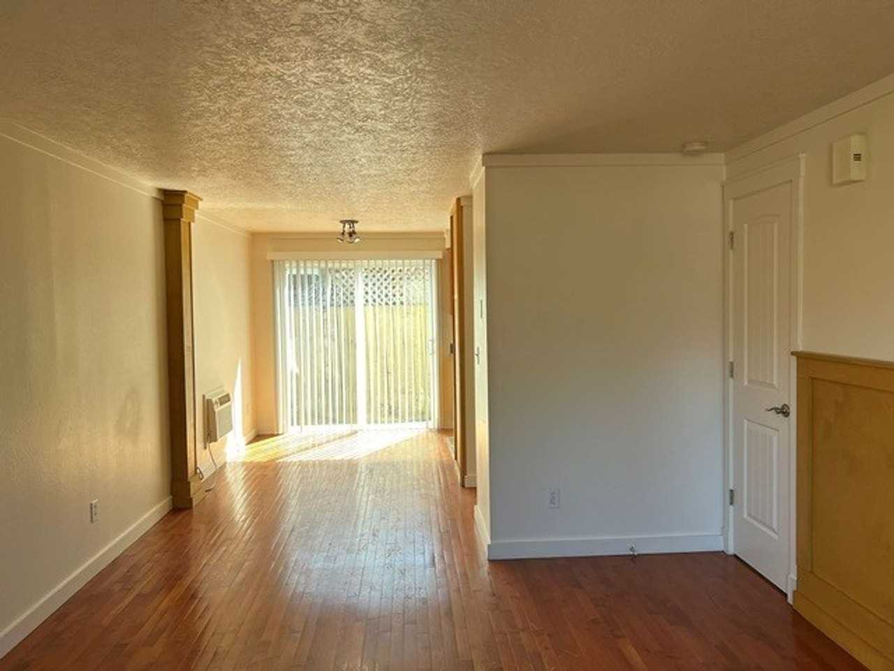 1288 E Santiam St - Photo 3 of 21