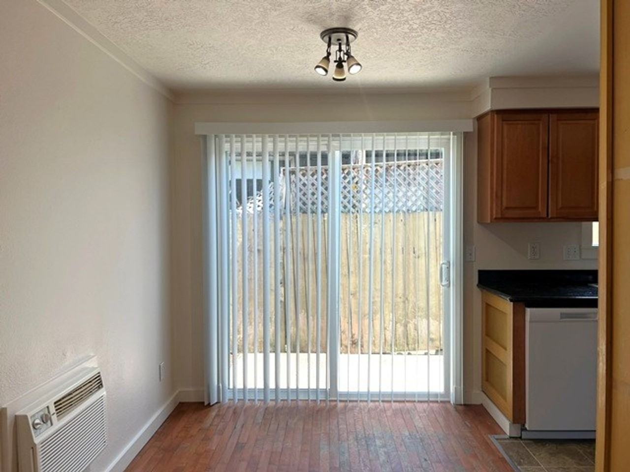1288 E Santiam St - Photo 5 of 21