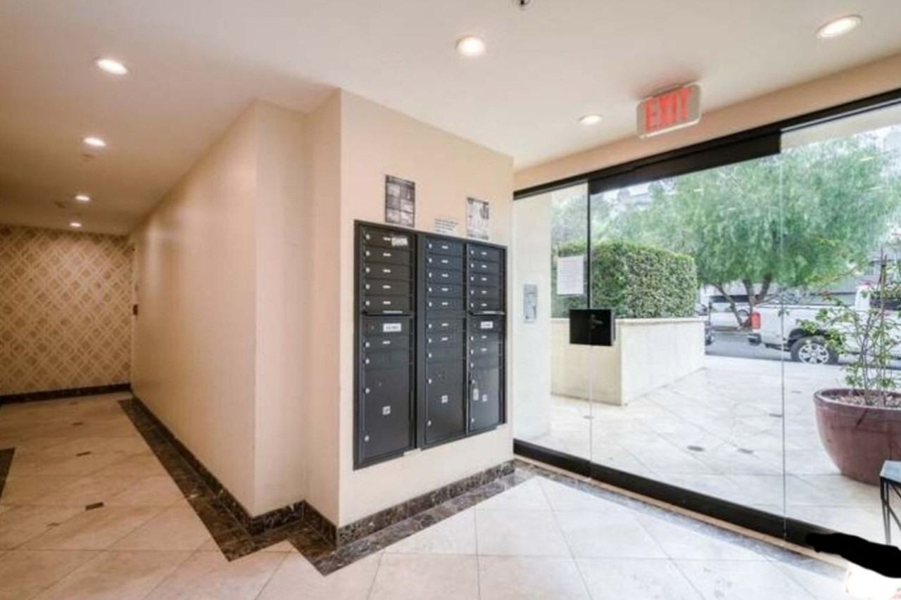 4742 Sepulveda Blvd - Photo 2 of 11