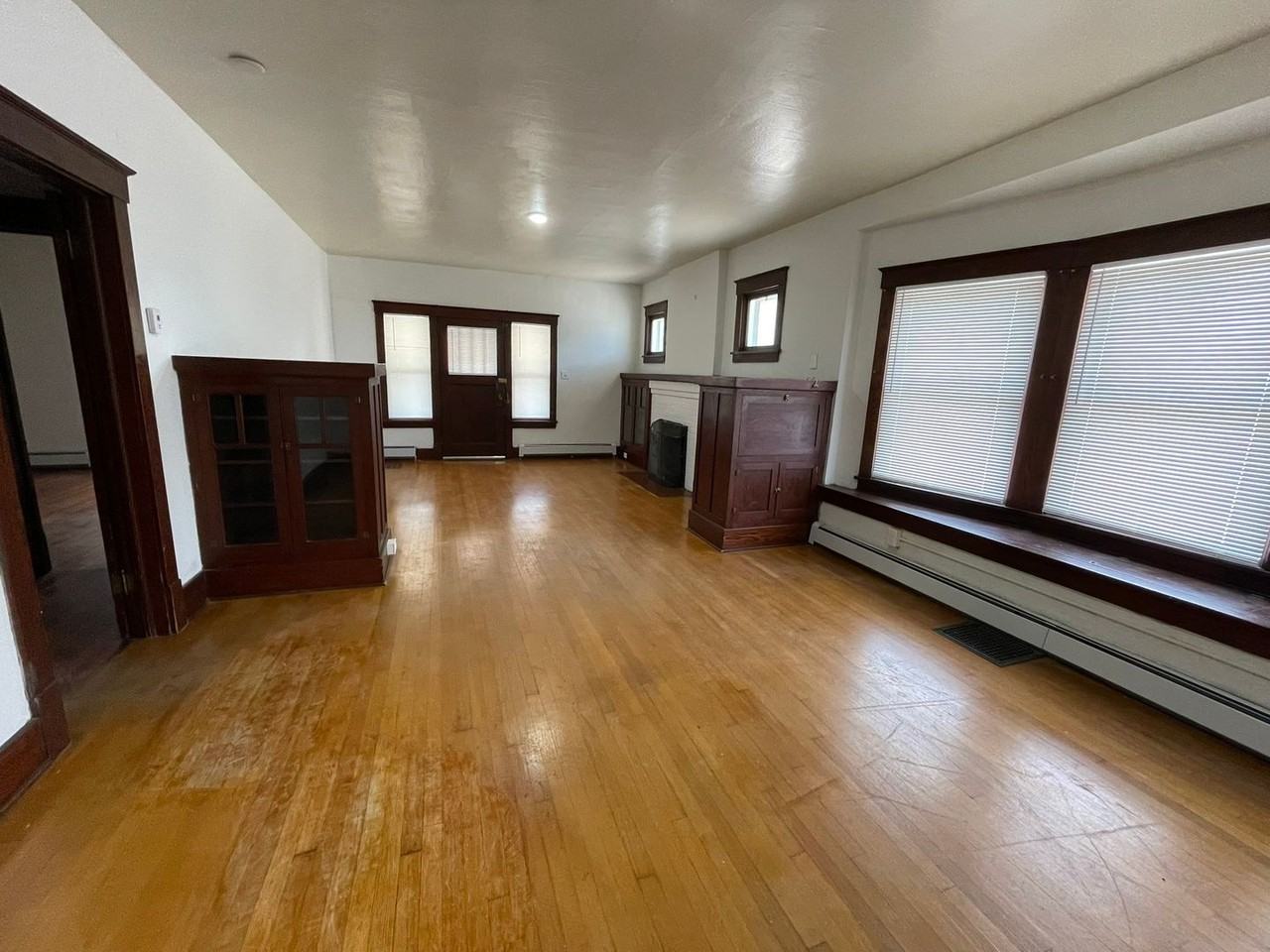 1124 Lake Ave - Photo 4 of 17