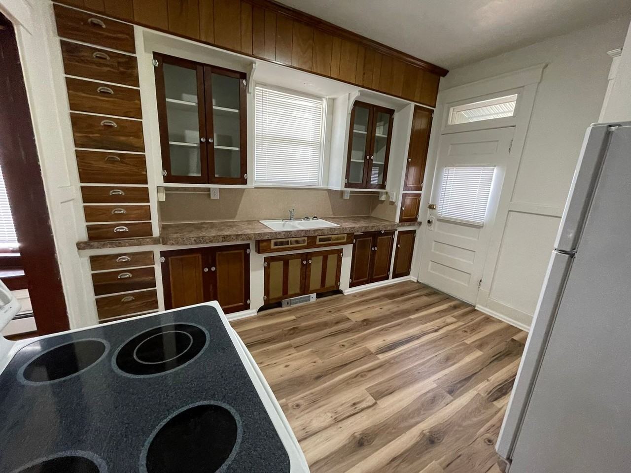 1124 Lake Ave - Photo 6 of 17