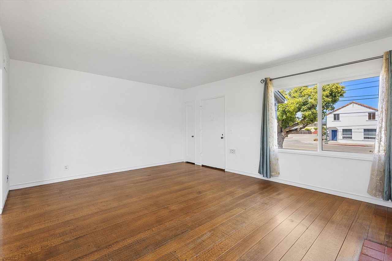 208 Pacific Ave - Photo 4 of 20