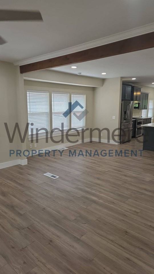609 Pleasant St - Photo 2 of 14