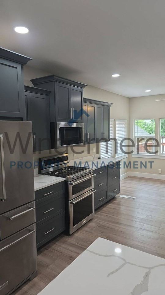 609 Pleasant St - Photo 3 of 14