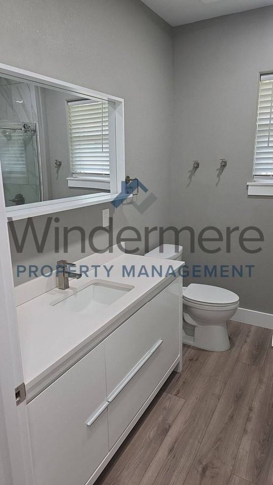 609 Pleasant St - Photo 6 of 14