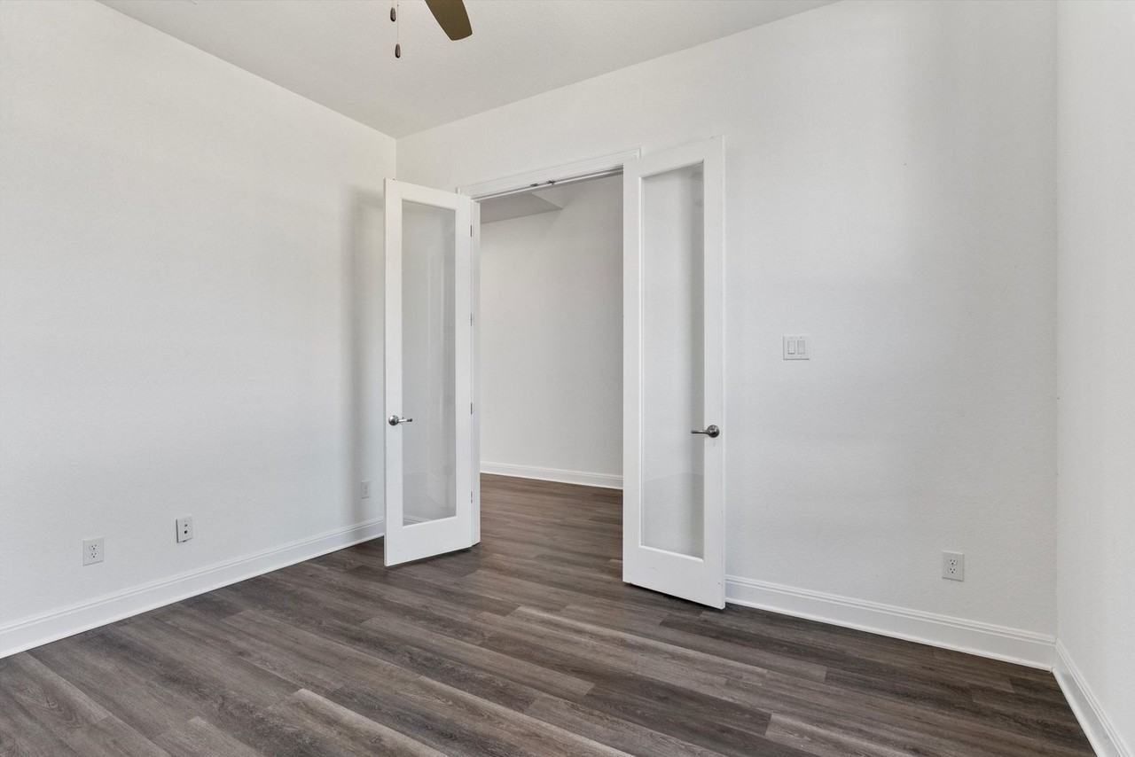 724 Landing Ln - Photo 5 of 50