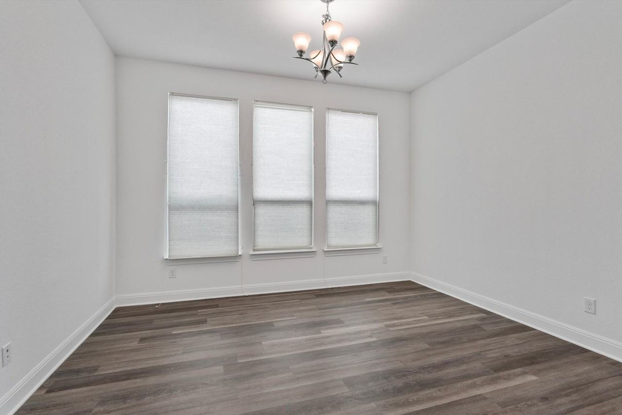 724 Landing Ln - Photo 6 of 50
