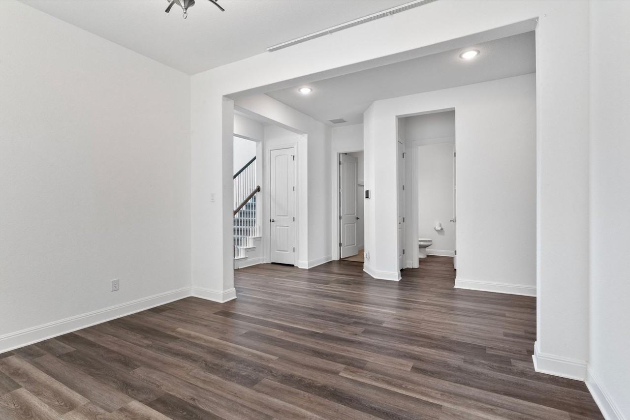 724 Landing Ln - Photo 7 of 50