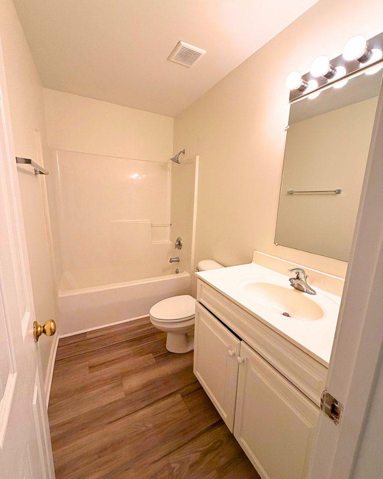 223 Charter Dr - Photo 4 of 8