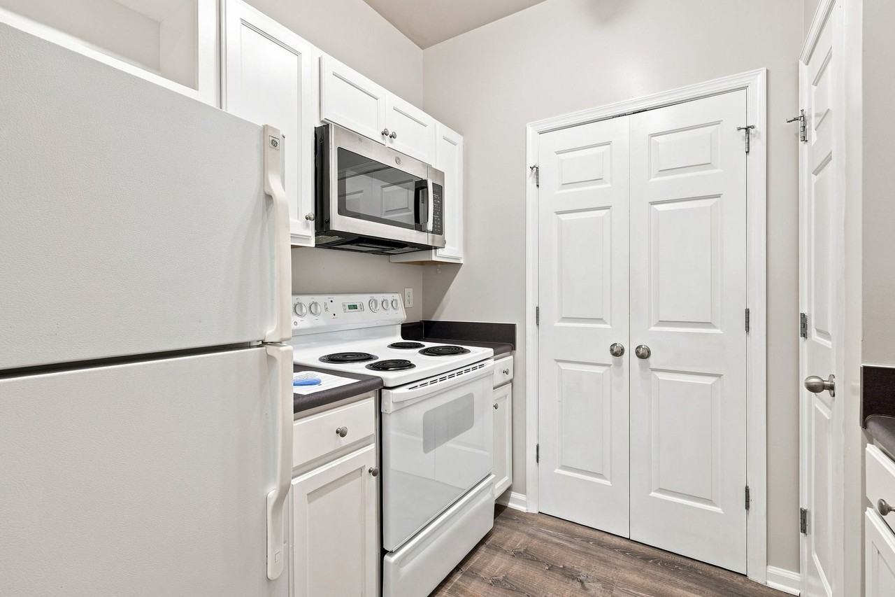 270 Riverbend Dr Apt 2d - Photo 7 of 18