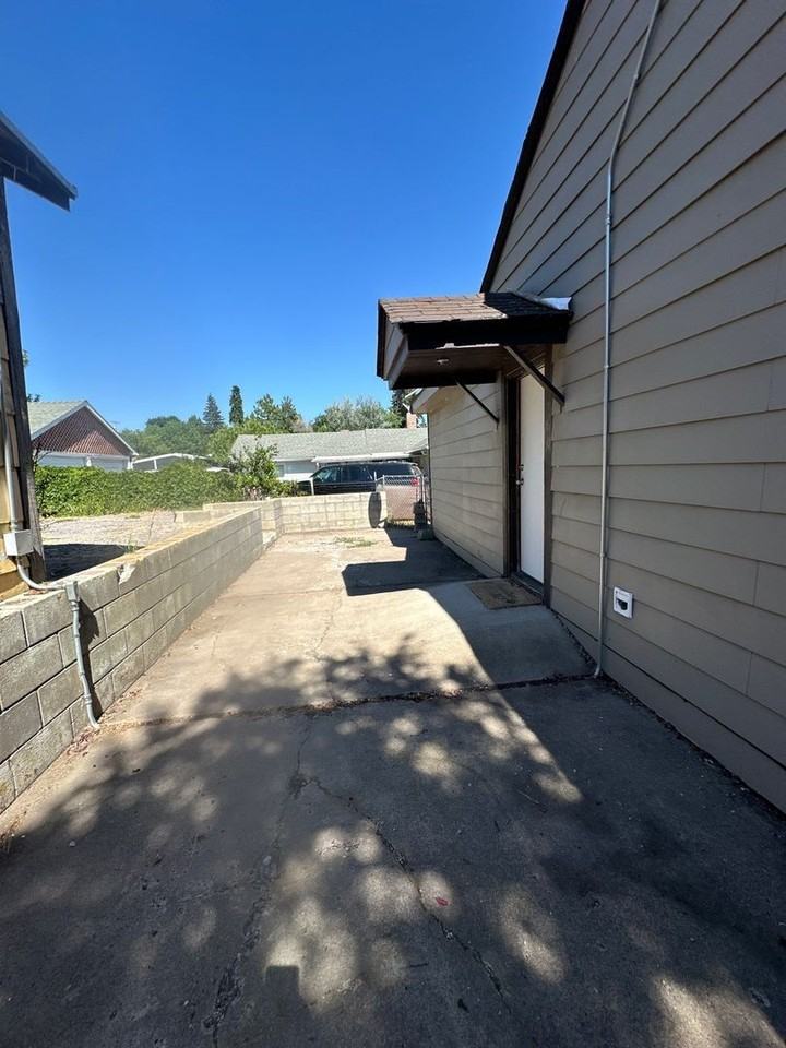 243 Nevada St - Photo 5 of 27
