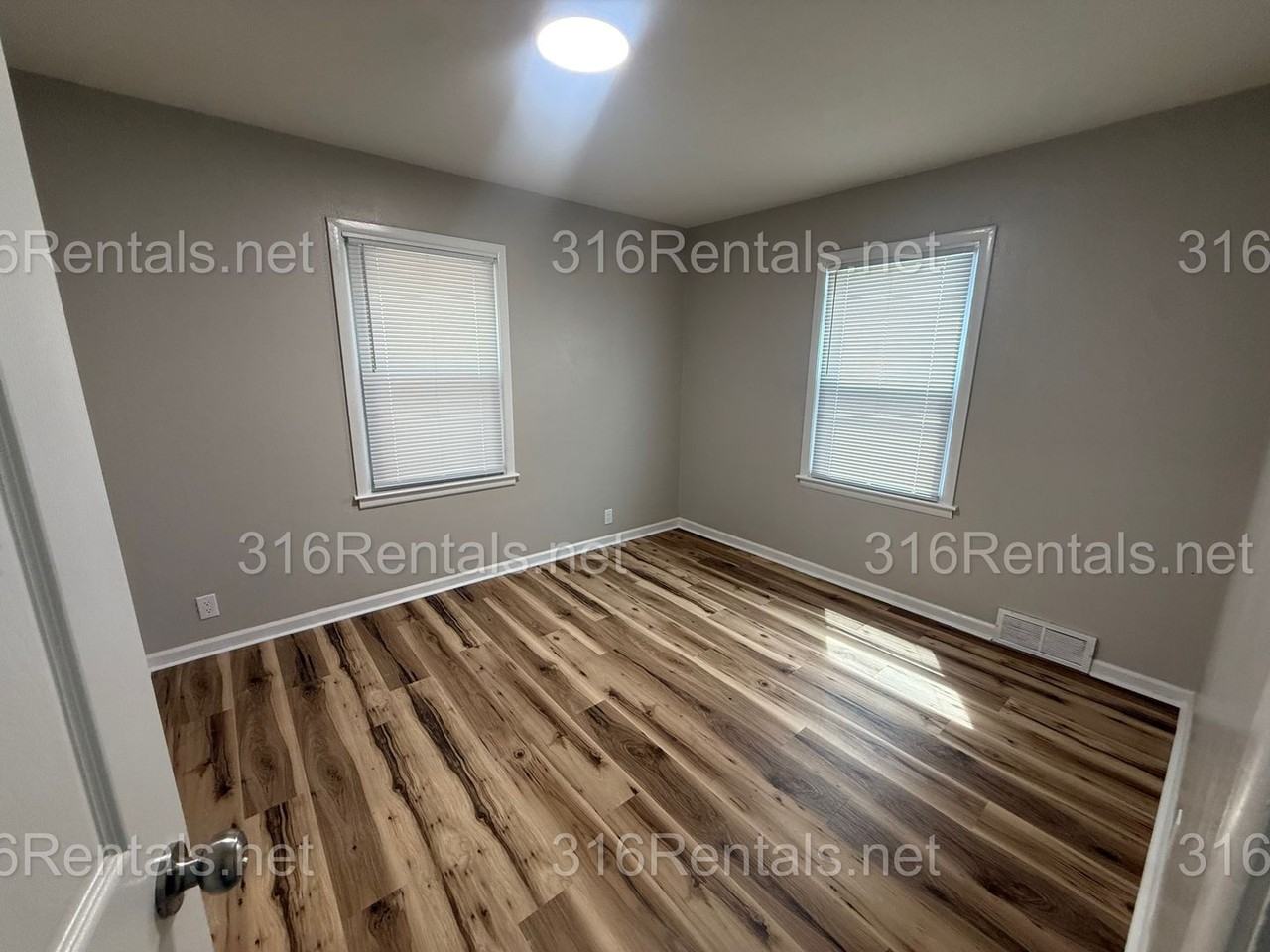 2933 E Evans St - Photo 6 of 13