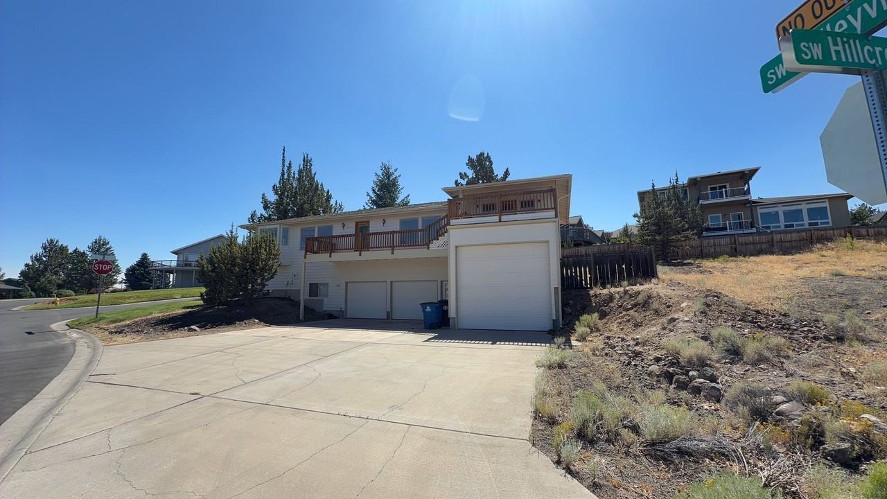 3405 Sw Hillcrest Dr - Photo 2 of 39