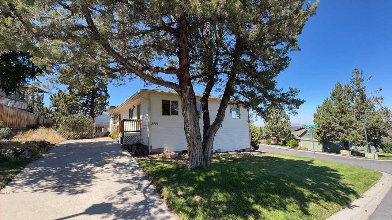 3405 Sw Hillcrest Dr - Photo 3 of 39