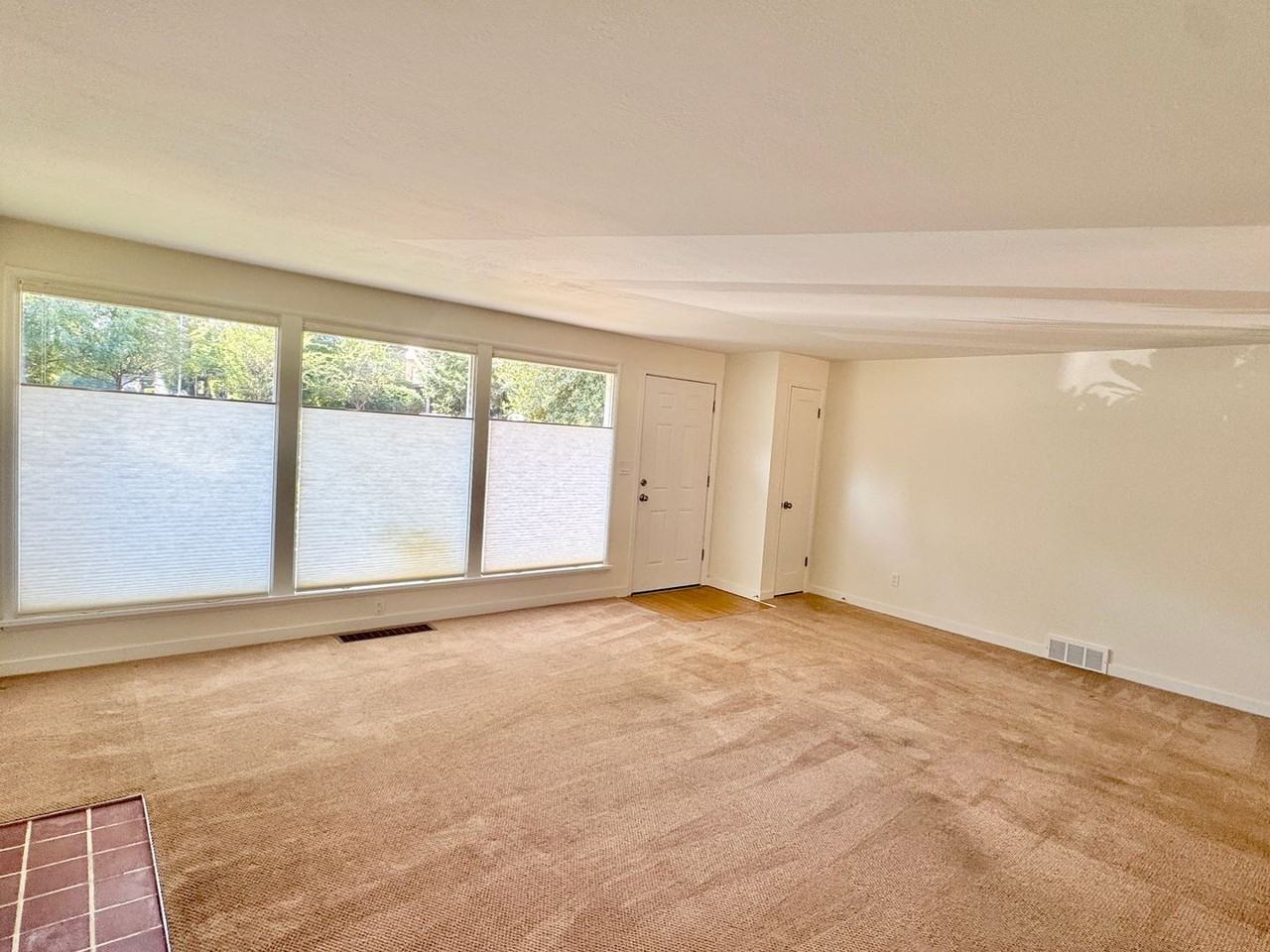 12320 8th Ave Ne - Photo 3 of 20