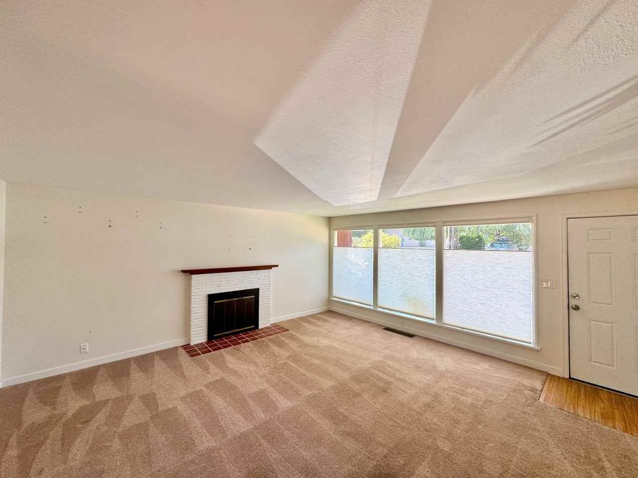 12320 8th Ave Ne - Photo 4 of 20