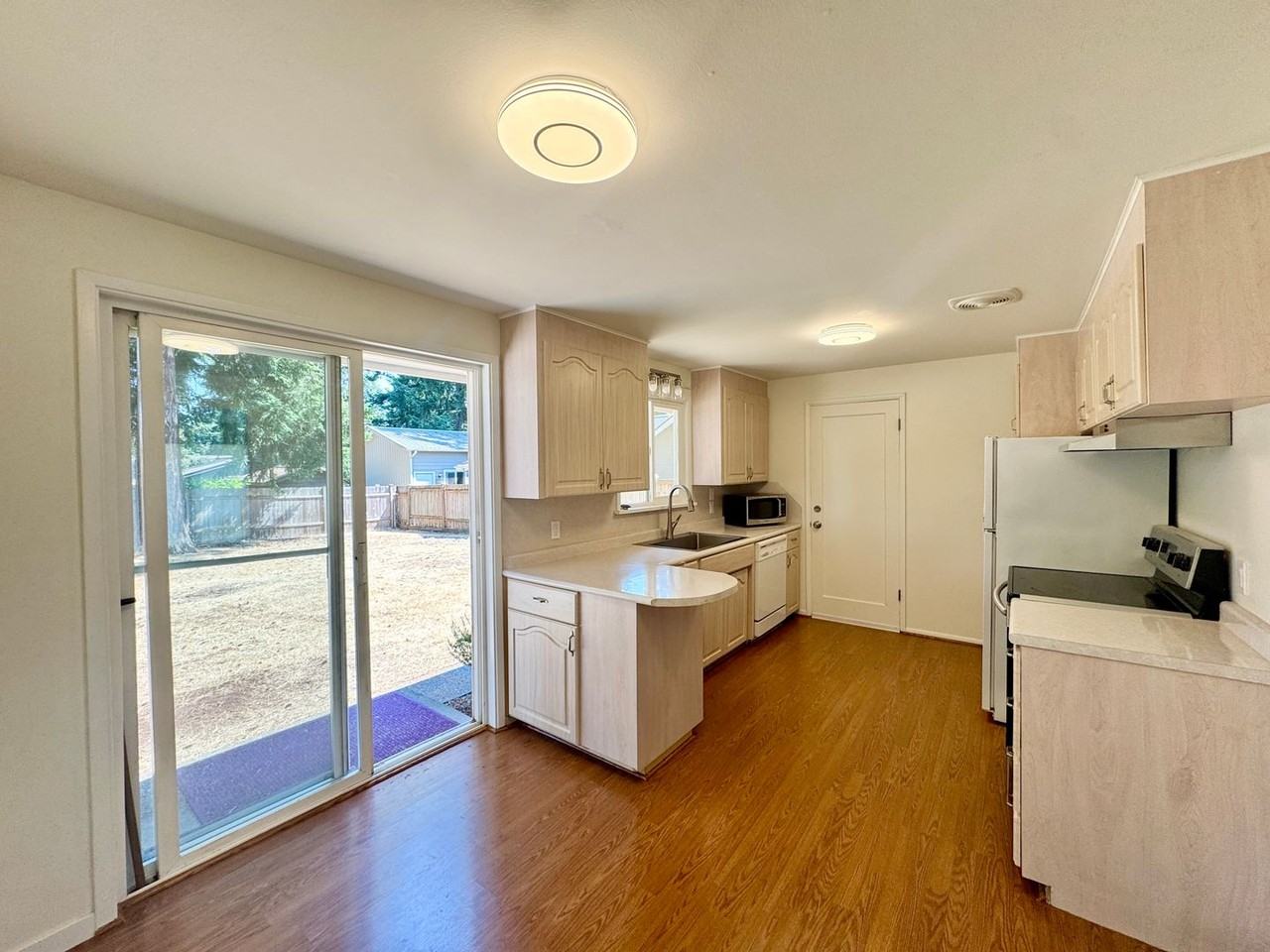12320 8th Ave Ne - Photo 5 of 20