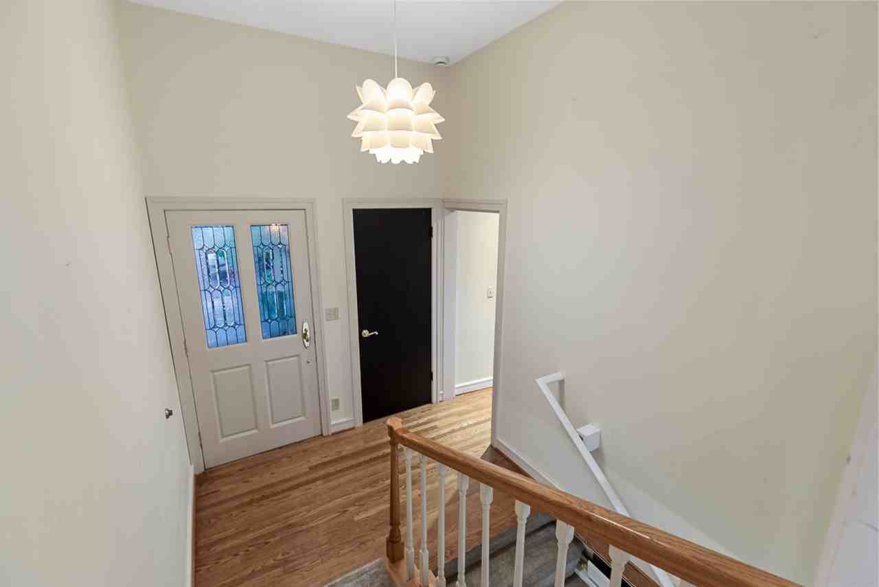 23607 3rd Ave Se - Photo 4 of 25