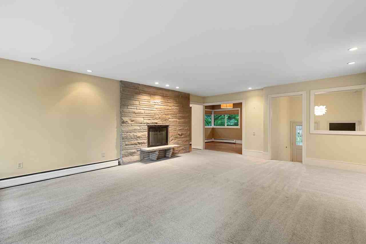 23607 3rd Ave Se - Photo 5 of 25
