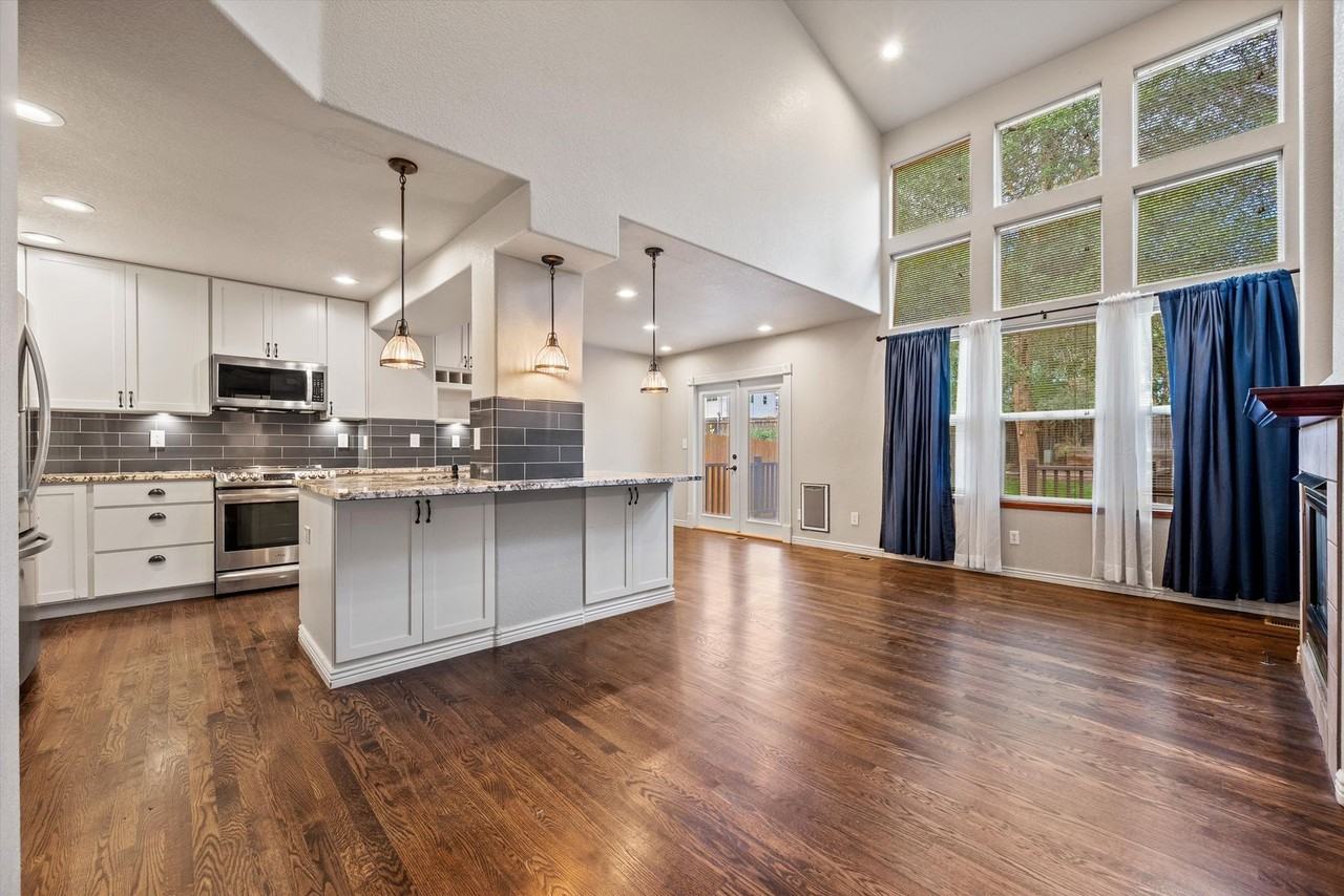 809 Union St - Photo 3 of 23