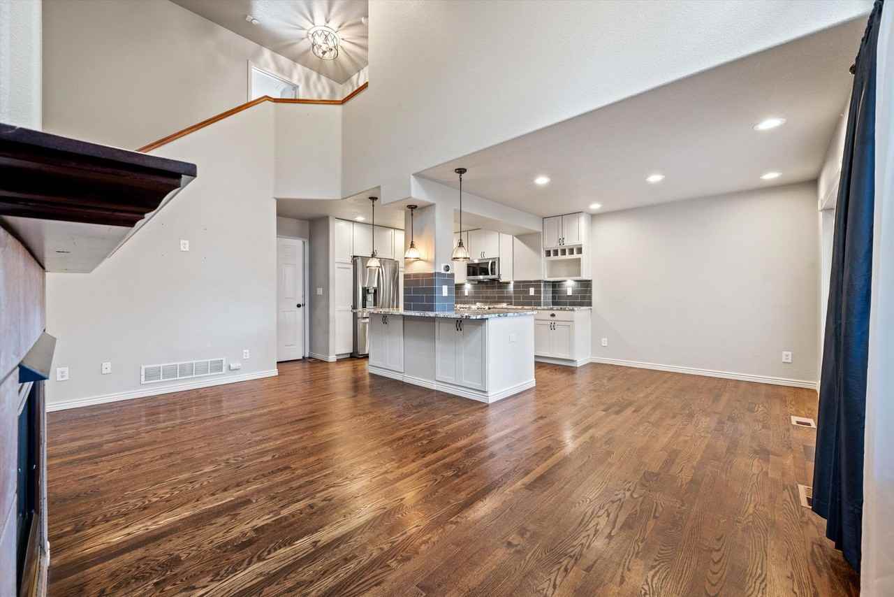 809 Union St - Photo 4 of 23