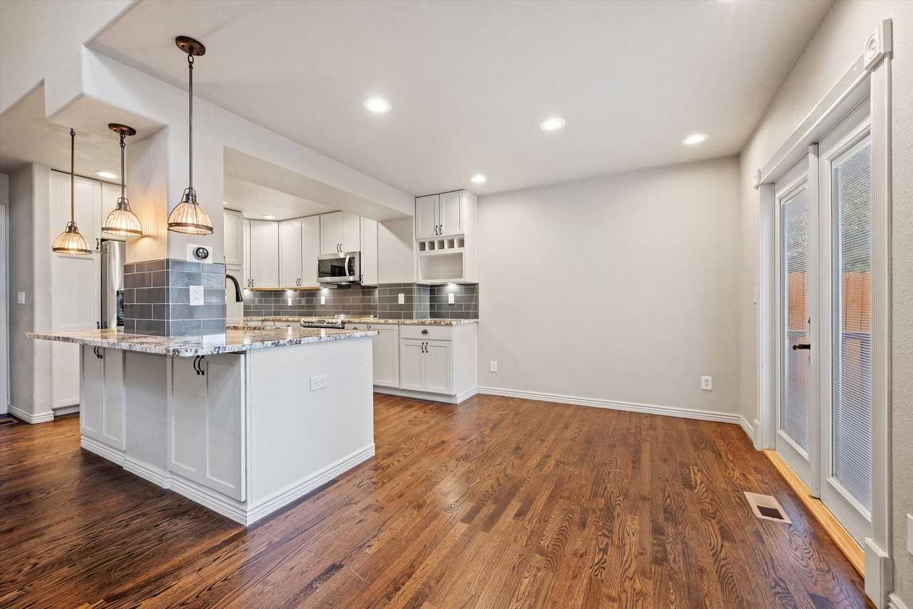 809 Union St - Photo 6 of 23