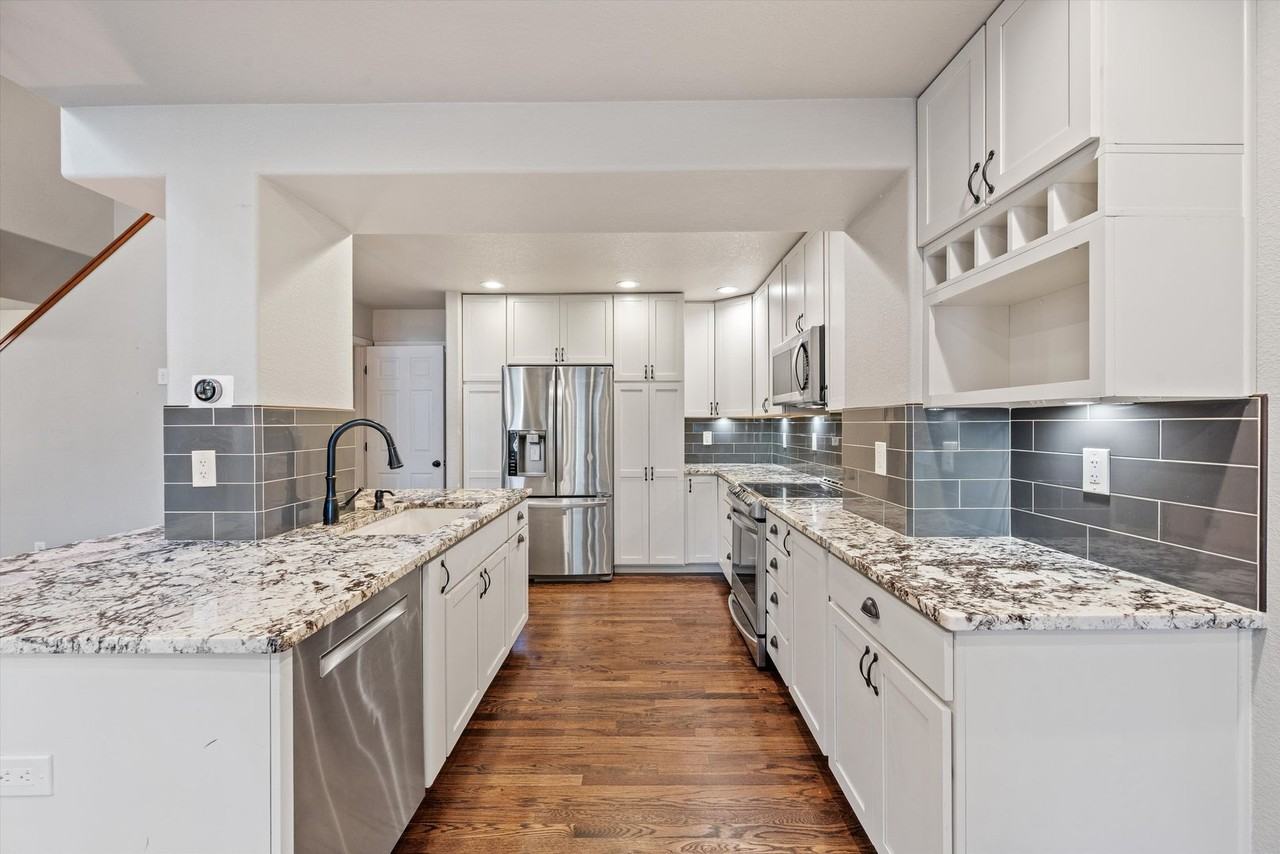 809 Union St - Photo 7 of 23