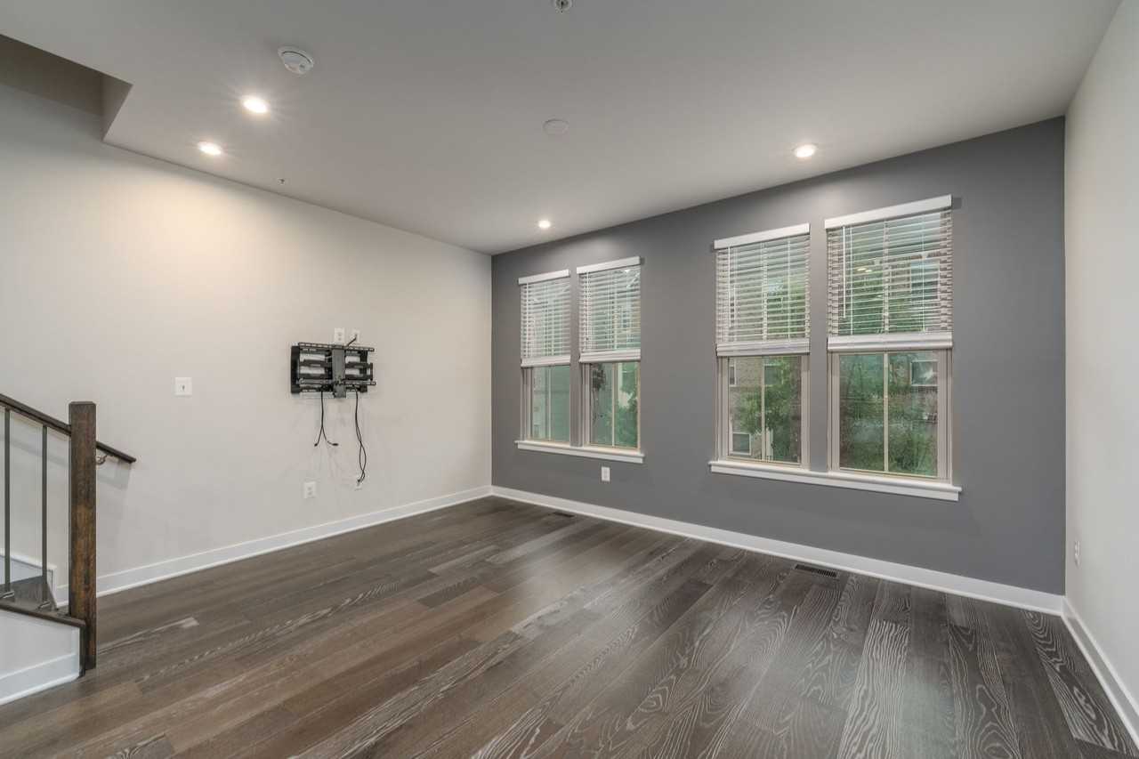 232 S Newkirk St - Photo 3 of 26