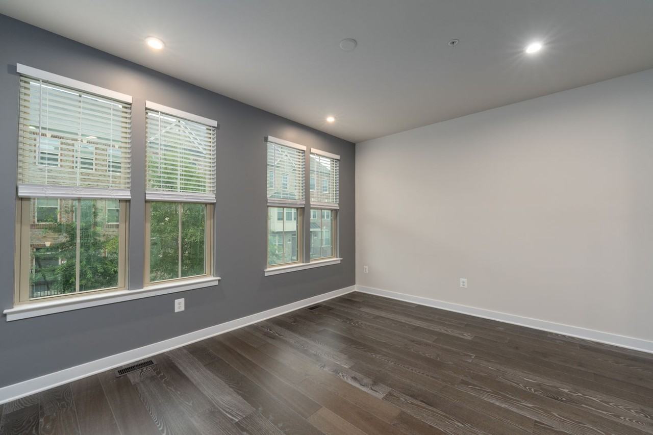 232 S Newkirk St - Photo 4 of 26